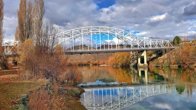 Photo of the Alexandra Bridge over the Clutha River, Alexandra