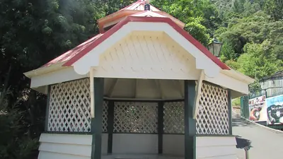Photo of the gazebo in Te Aroha Domain, in the same district as Morrinsville