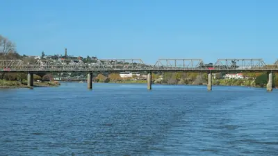 Photo of the Whanganui River, Dublin Street Bridge and Durie Hill